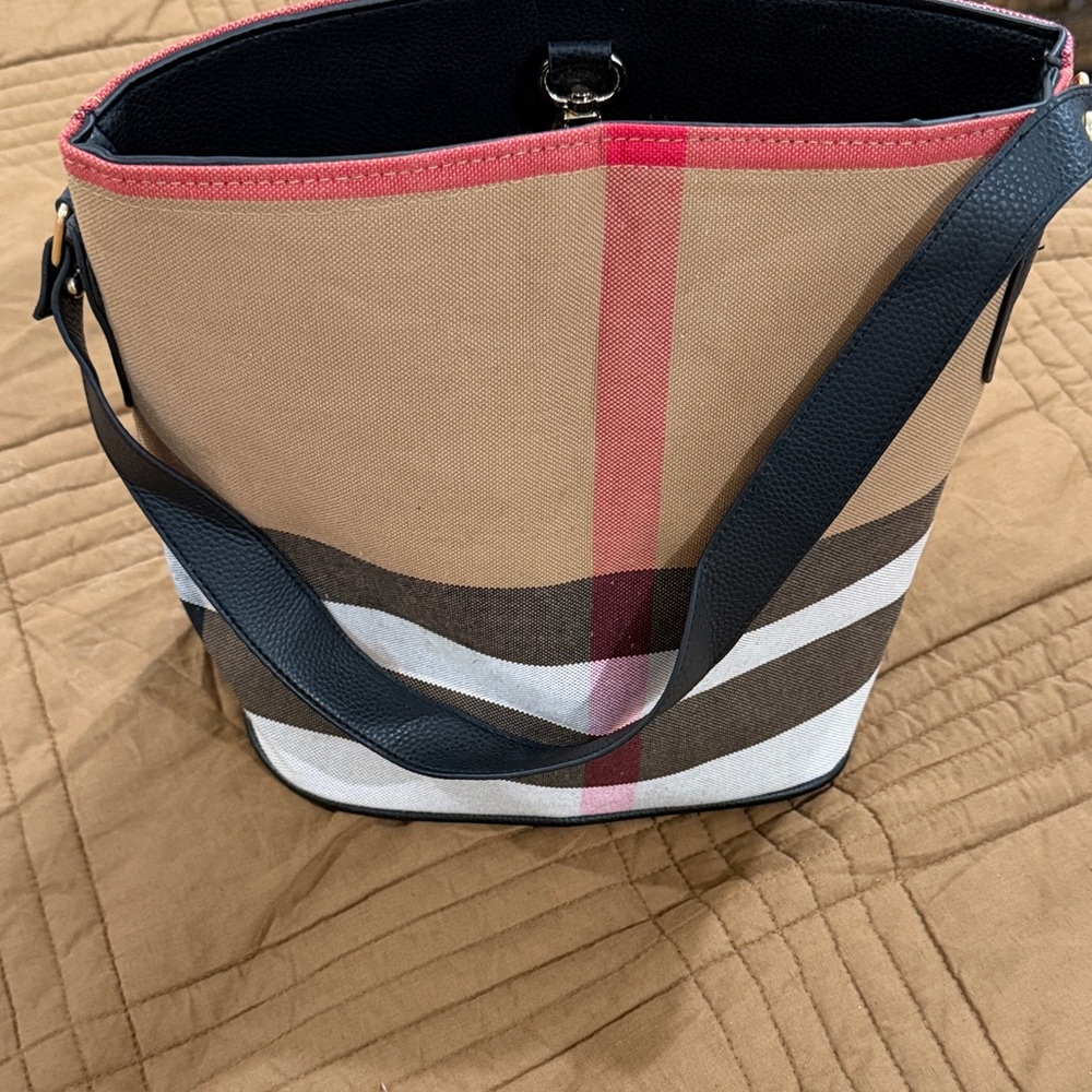 Elegant Black and Tan Women's Shoulder Bag